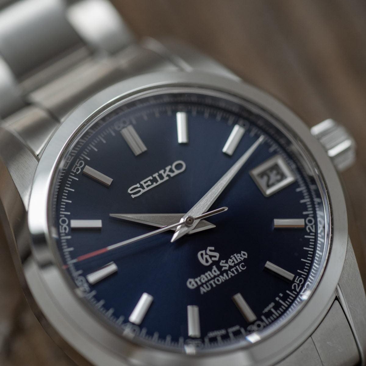 GRAND SEIKO SBGR073 Navy Dial - Arbitro